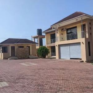 5bdrm Apartment in Dalali Papaatzseven, Kinondoni for Rent