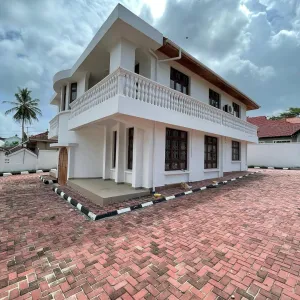 5bdrm House in Dalali Papaatzseven, Kinondoni for Rent