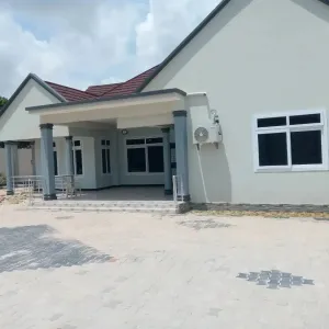 5bdrm House in Dalali Papaatzseven, Kinondoni for Rent