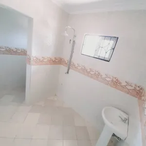 4bdrm House in Tegeta Bwawani, Kinondoni for Rent