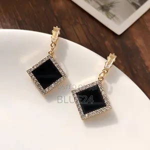 Hereni Nyeusi za Acrylic Rhombus
