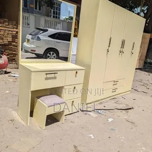 Seti ya Chumbani - Kabati la Nguo na Dressing Table - Rangi ya Cream