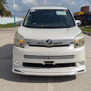 Toyota Voxy 2007 Nyeupe